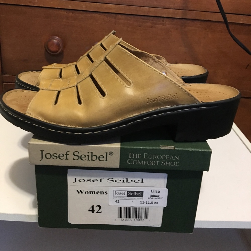 Josef Seibel shoes Leather upper.